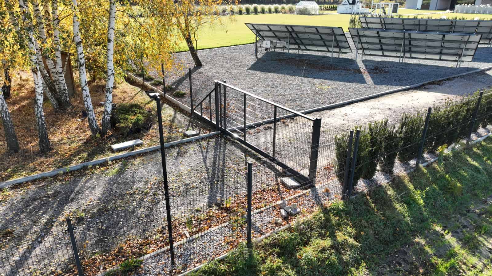 Czy ogrodzenia metalowe sprawdzają się w trudnych warunkach klimatycznych?