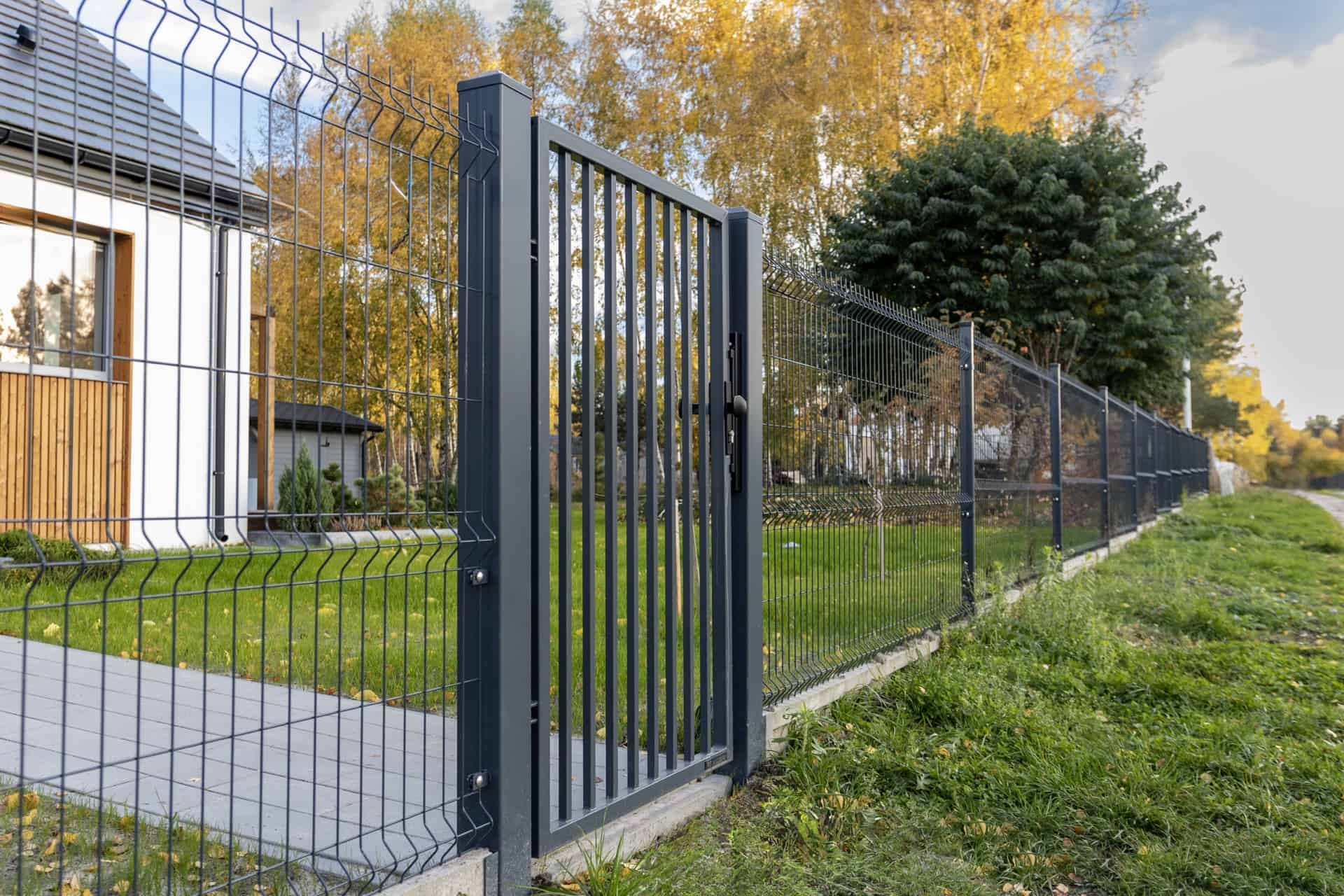 Trendy w ogrodzeniach – co jest teraz na topie?